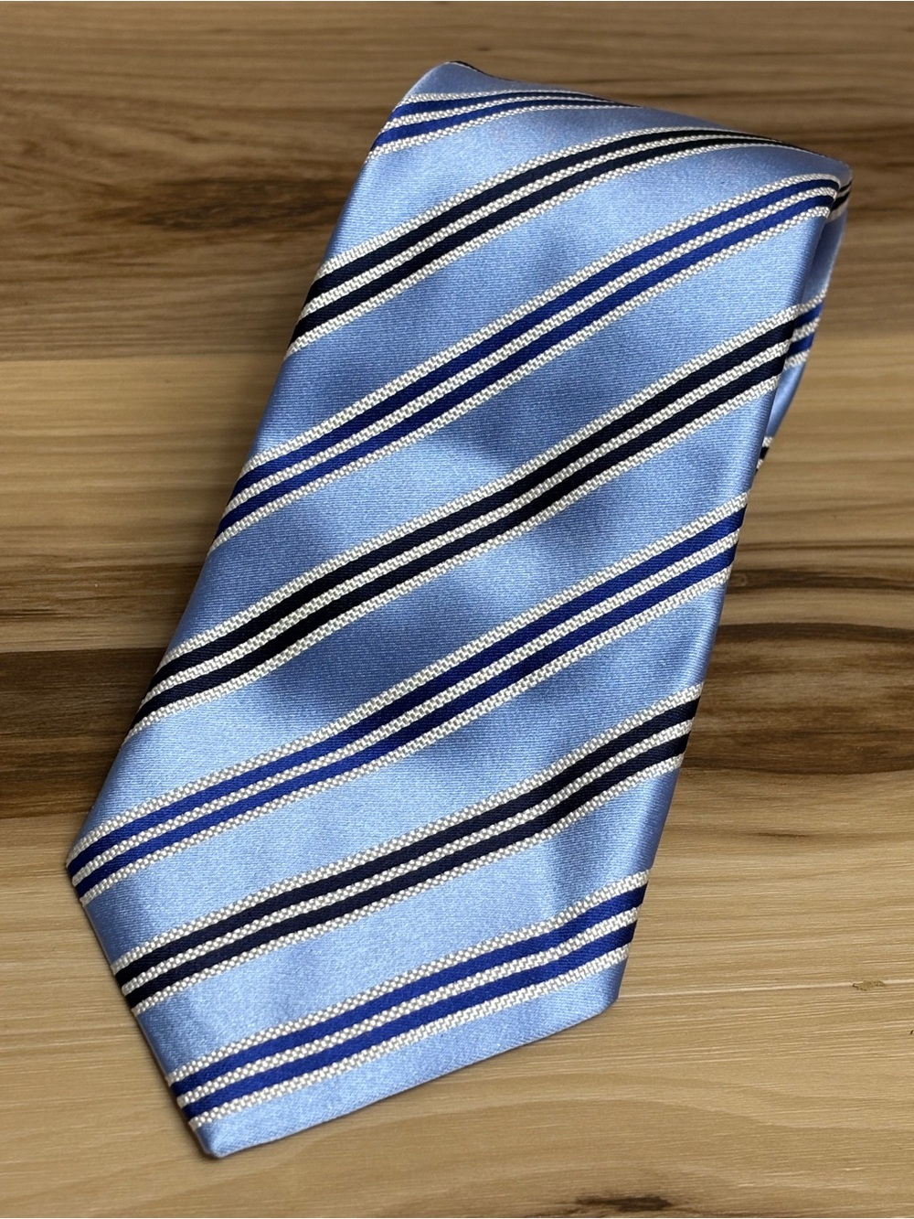Ermenegildo Zegna blue and white striped silk tie 60” by 3.5”